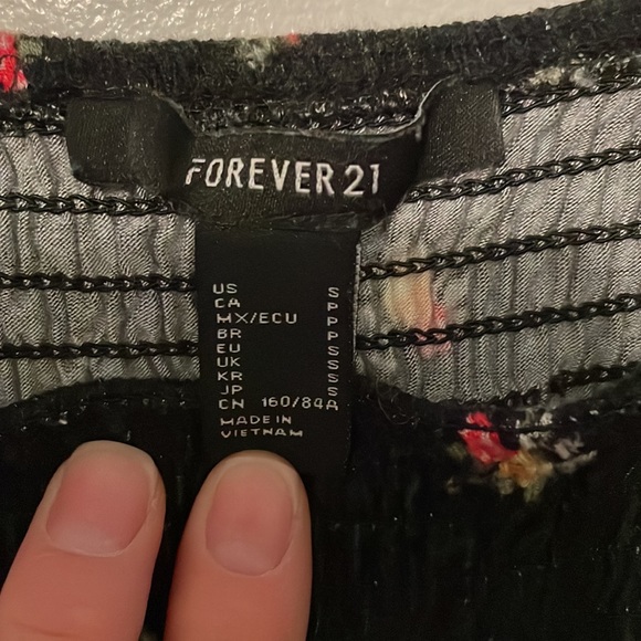 Forever 21 Black Cropped Tank Top Size Small - Picture 4 of 4